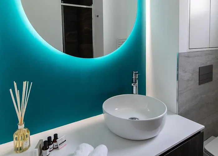Oasis Azur 1 Min From The